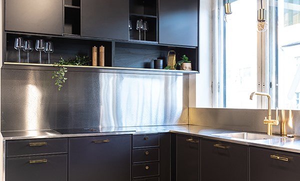 <h2>Verkkokaupasta Seven -työtasot ja<br />-välitilalevyt omilla mitoilla sekä uusilla StalaTex-kuoseilla.</h2>
<h2>Suunnittele itse!</h2>